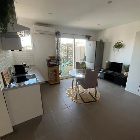 Le Chic Azureen Apartment